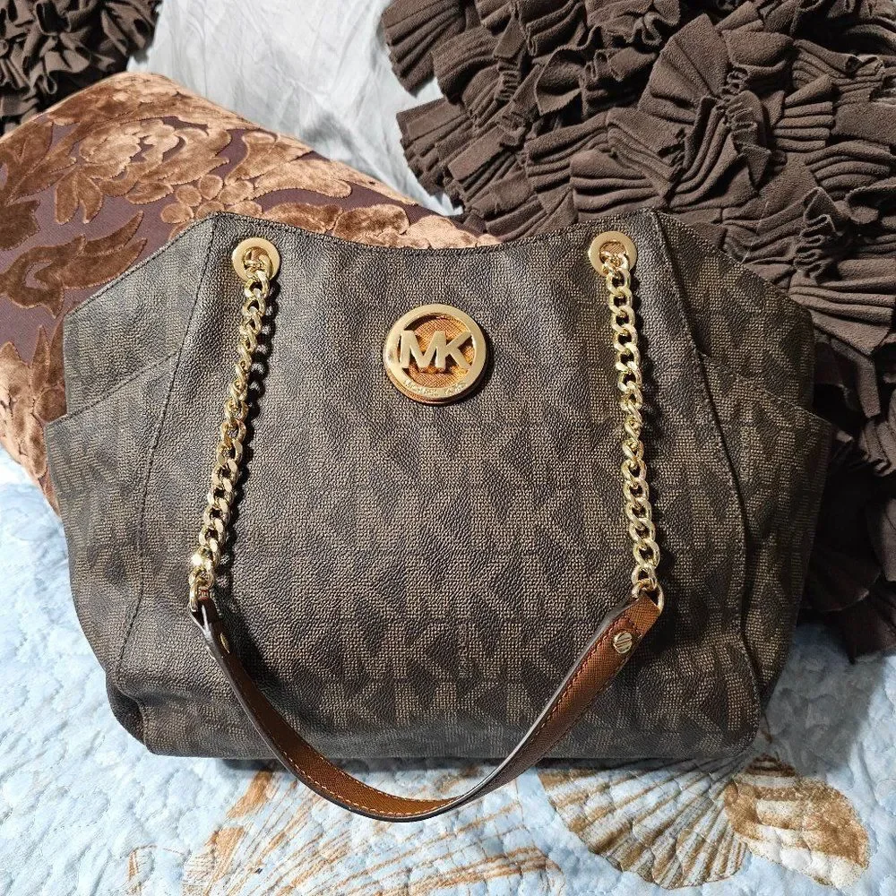 Michael Kors Jet Set Chain Tote Purse